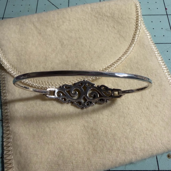 Retired Sorrento hook on bracelet - Picture 2 of 5